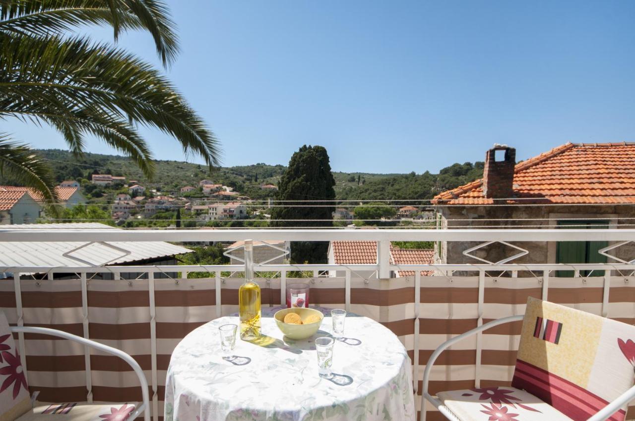 Apartments Mira Splitska Εξωτερικό φωτογραφία