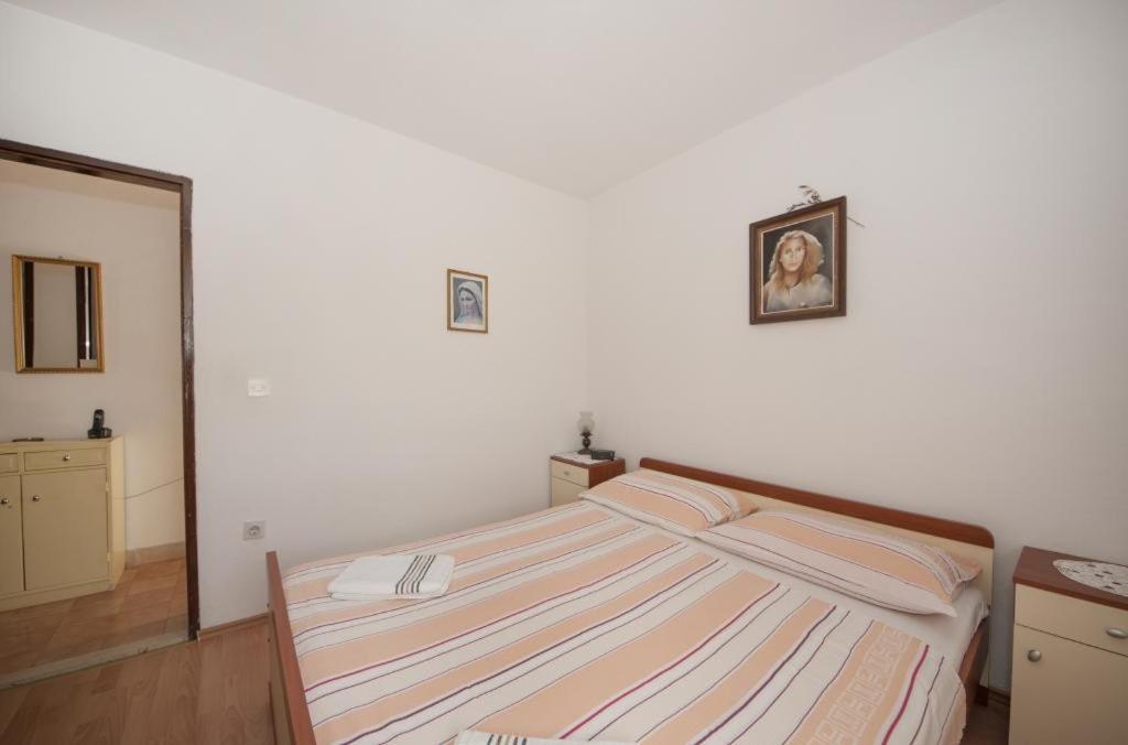Apartments Mira Splitska Εξωτερικό φωτογραφία